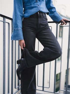 Levi’s Ribcage Wide Leg Jean